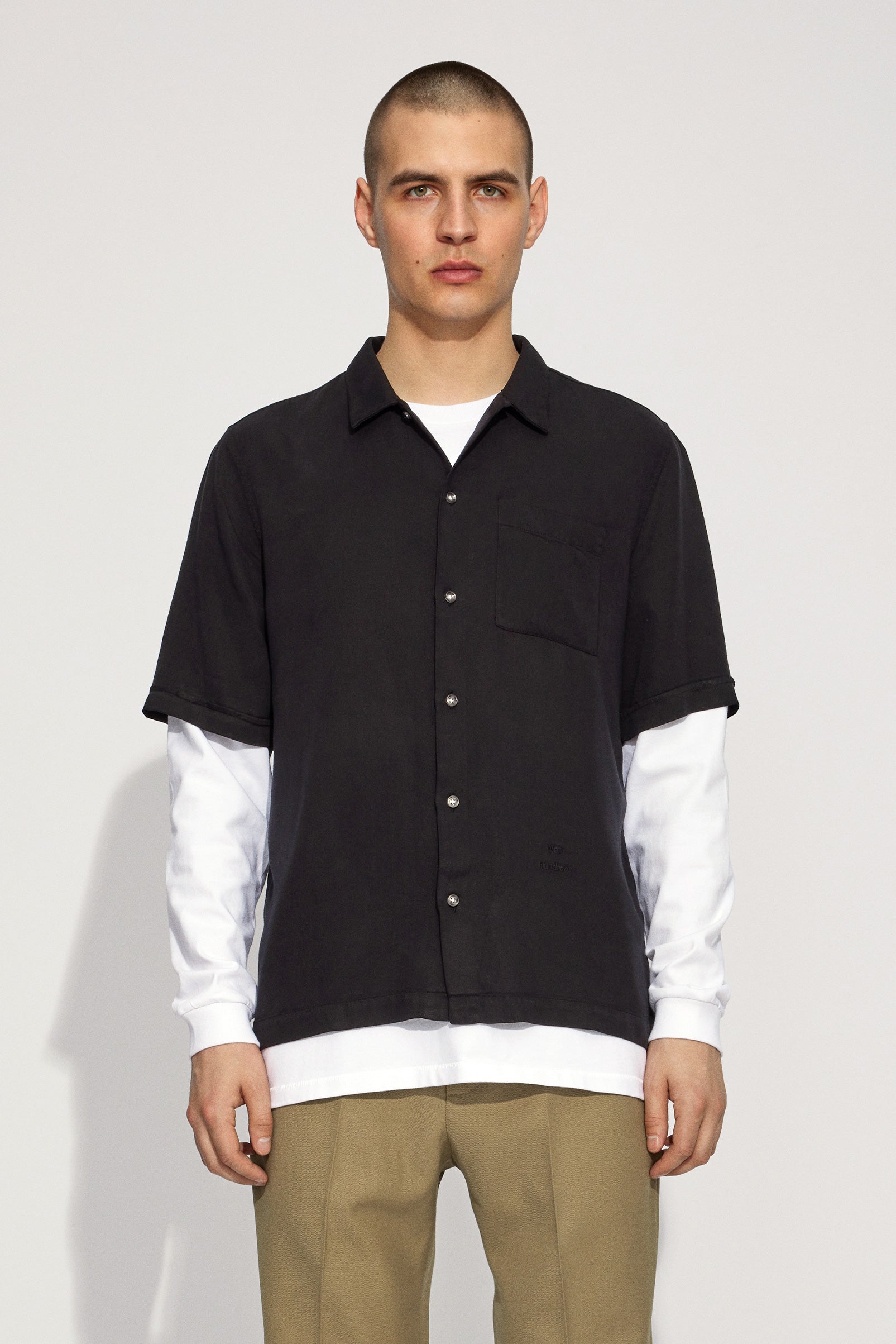 Won Hundred Men Kirk Shirt Shirt Black