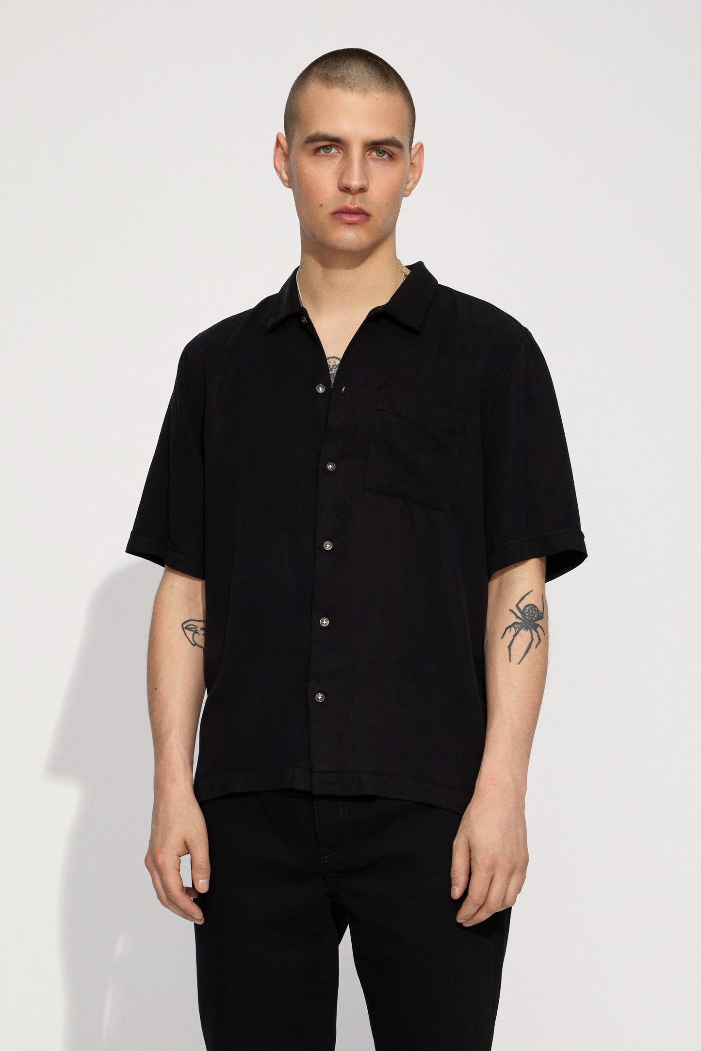 Won Hundred Men Kirk Shirt Shirt Black